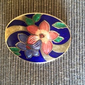VTG 1970s Lovely enamel on silver brooch